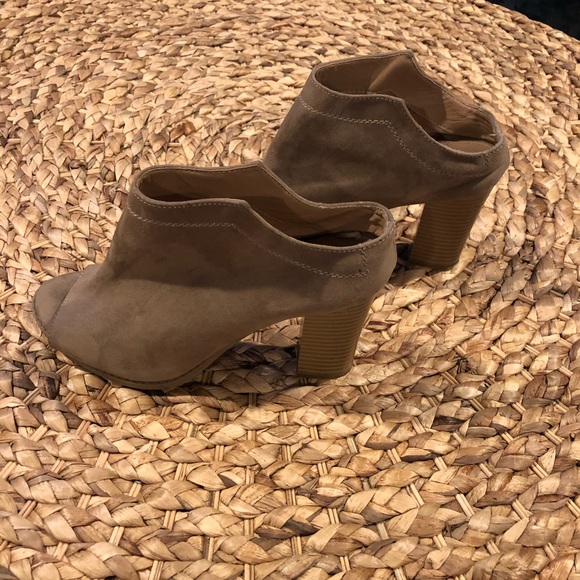 Report Stacked Heel Open Toe Mules Slides - Picture 6 of 8